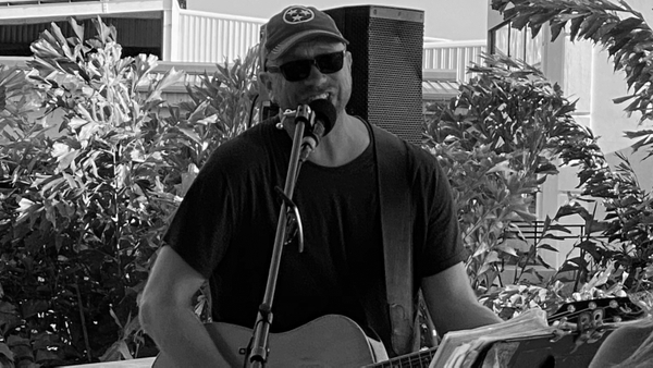 Live Music with Bob Frierson